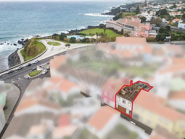 Moradia T3 à venda em São Pedro, Angra do Heroísmo RE/MAX Portugal