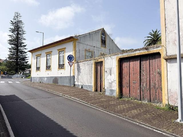 Moradia T3 à venda em São Pedro, Angra do Heroísmo RE/MAX Portugal