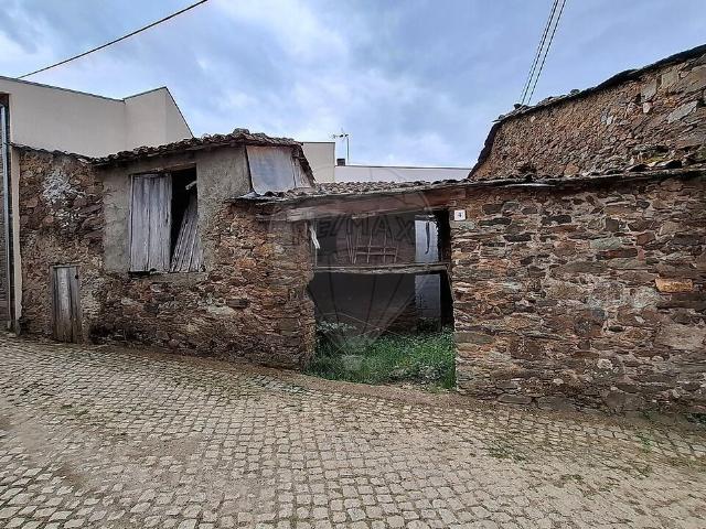 Moradia T3 à venda em São Pedro de Sarracenos, Bragança RE/MAX Portugal