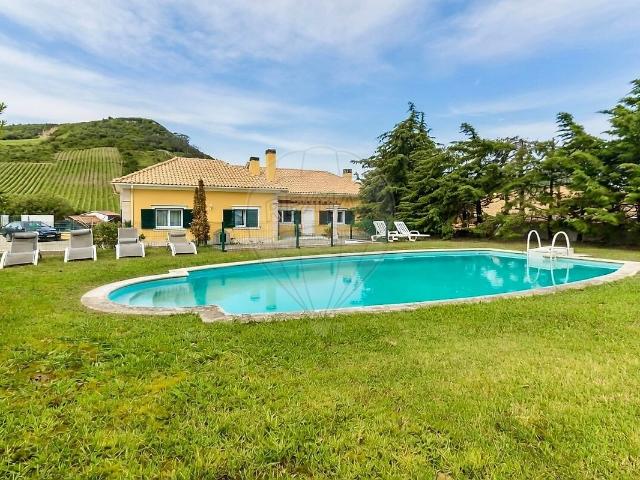 Moradia T3 à venda em São Quintino, Sobral de Monte Agraço RE/MAX Portugal
