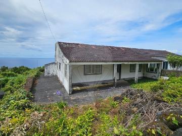 Moradia T3 à venda em São Roque do Pico