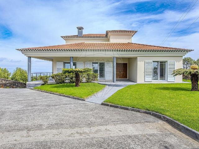 Moradia T3 à venda em São Vicente Ferreira, Ponta Delgada RE/MAX Portugal