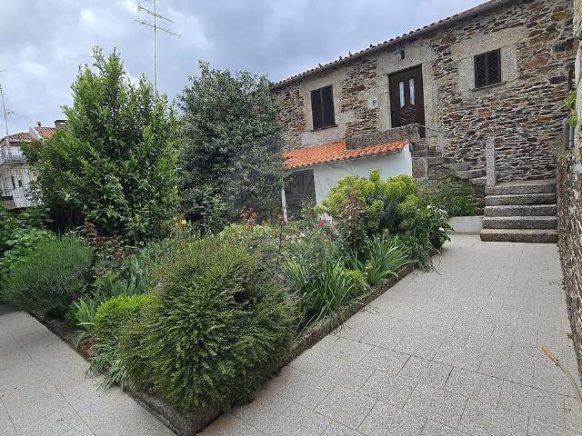 Moradia T3 à venda em Sabugal e Aldeia de Santo António, Sabugal RE/MAX Portugal