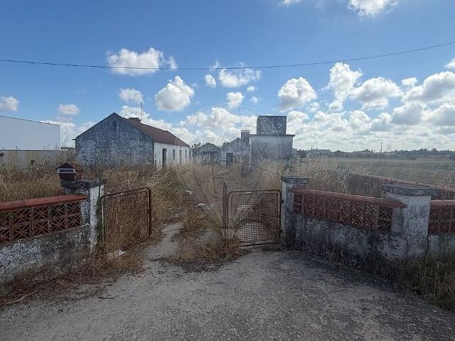 Moradia T3 à venda em Salvaterra de Magos e Foros de Salvaterra, Salvaterra de Magos RE/MAX Portugal