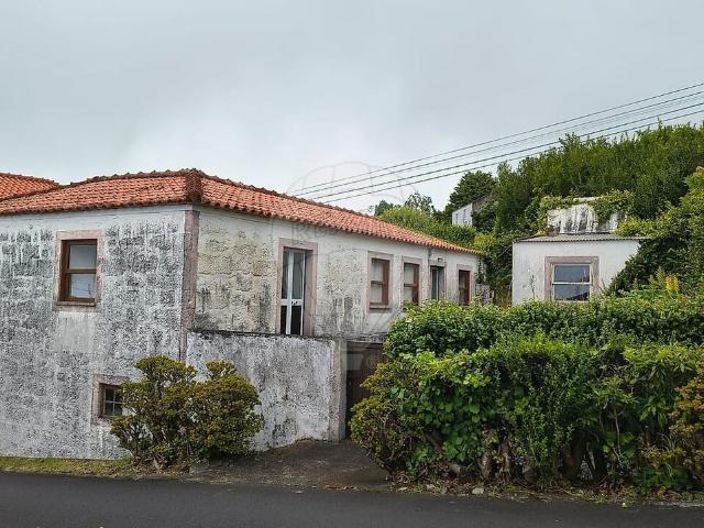 Moradia T3 à venda em Santo Amaro, Velas RE/MAX Portugal