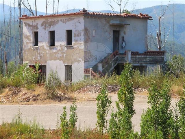 Moradia T3 à venda em Santo André das Tojeiras, Castelo Branco RE/MAX Portugal