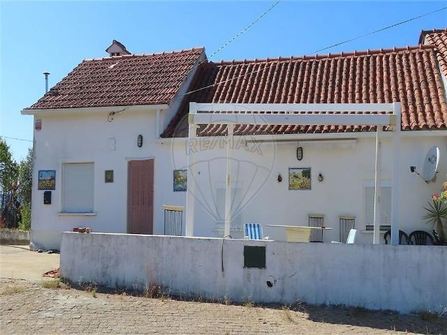Moradia T3 à venda em Santo André das Tojeiras, Castelo Branco RE/MAX Portugal