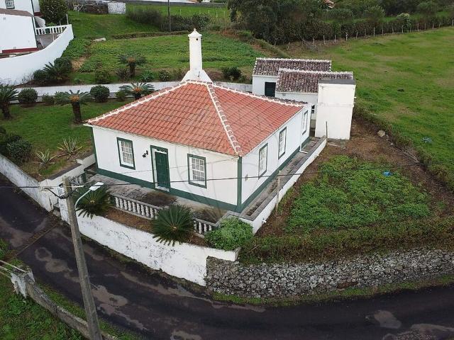 Moradia T3 à venda em Santo Espírito, Vila do Porto RE/MAX Portugal