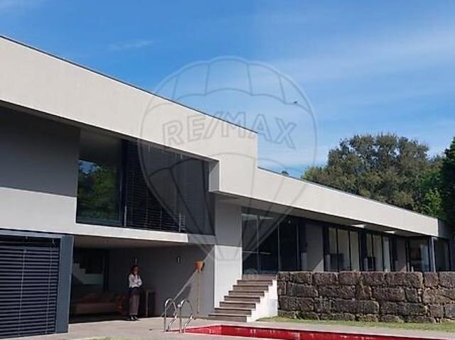 Moradia T3 à venda em Santo Tirso, Couto Santa Cristina e São Miguel e Burgães, Santo Tirso RE/MAX Portugal