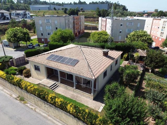 Moradia T3 à venda em Santo Tirso, Couto Santa Cristina e São Miguel e Burgães, Santo Tirso RE/MAX Portugal