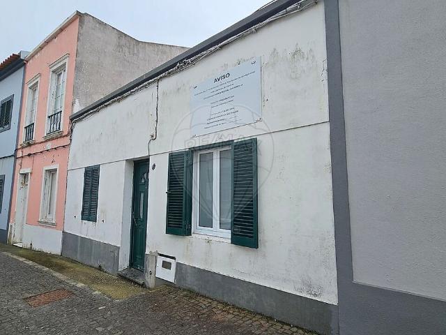 Moradia T3 à venda em Santa Clara, Ponta Delgada RE/MAX Portugal