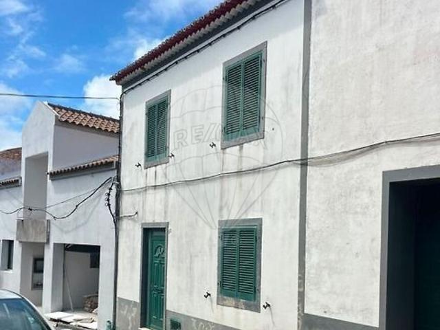 Moradia T3 à venda em Santa Cruz, Lagoa São Miguel RE/MAX Portugal