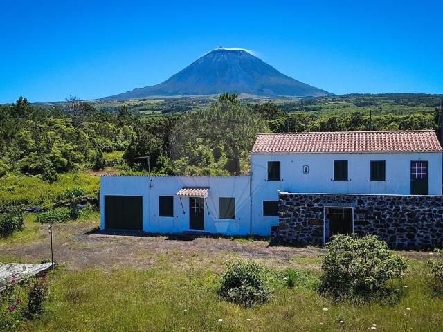 Moradia T3 à venda em Santa Luzia, São Roque do Pico RE/MAX Portugal