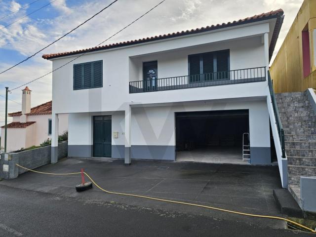Moradia T3 à venda em Santana com garagem para até 8 carros 120m² Santana