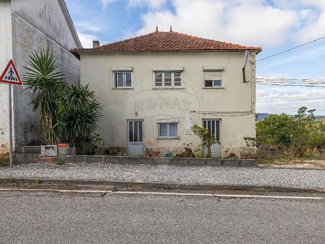 Moradia T3 à venda em Santiago e São Simão de Litém e Albergaria dos Doze, Pombal RE/MAX Portugal