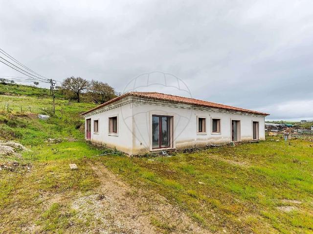 Moradia T3 à venda em Sapataria, Sobral de Monte Agraço RE/MAX Portugal