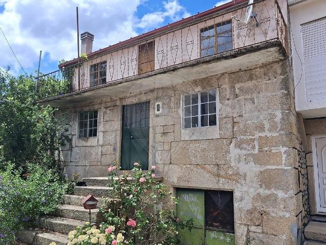Moradia T3 à venda em Sarzedo, Moimenta da Beira RE/MAX Portugal