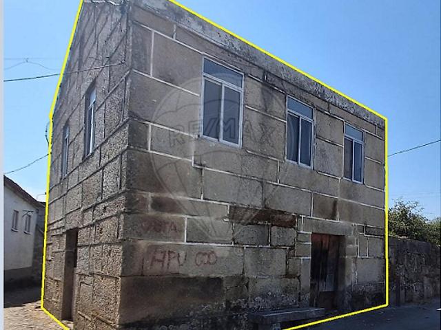 Moradia T3 à venda em Senhorim, Nelas RE/MAX Portugal