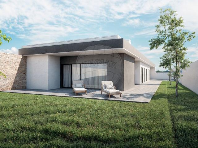 Moradia T3 à venda em Silveira, Torres Vedras RE/MAX Portugal