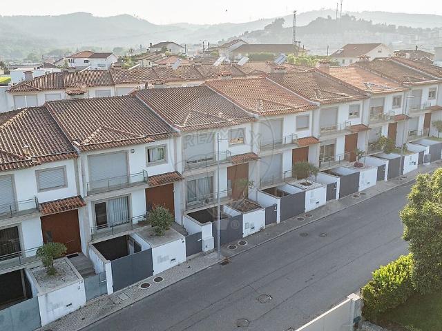 Moradia T3 à venda em Póvoa de Lanhoso Nossa Senhora do Amparo, Póvoa de Lanhoso RE/MAX Portugal