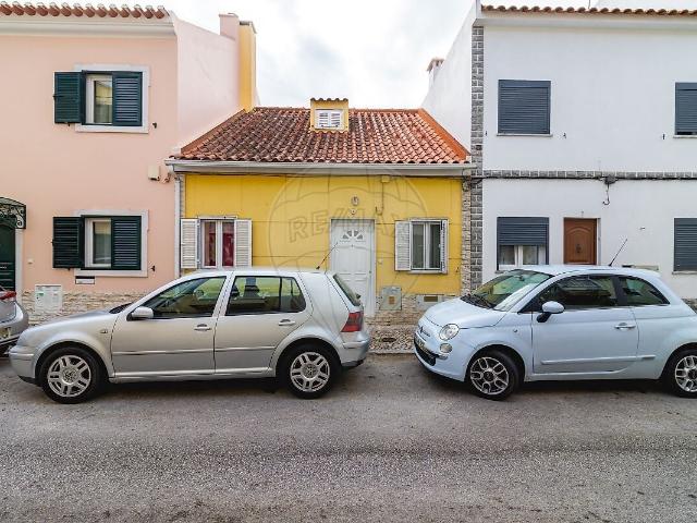 Moradia T3 à venda em Póvoa de Santo Adrião e Olival Basto, Odivelas RE/MAX Portugal