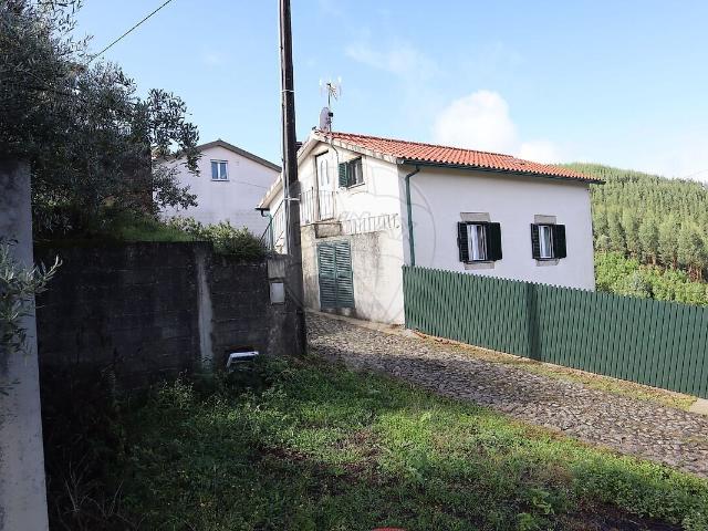 Moradia T3 à venda em Pomares, Arganil RE/MAX Portugal