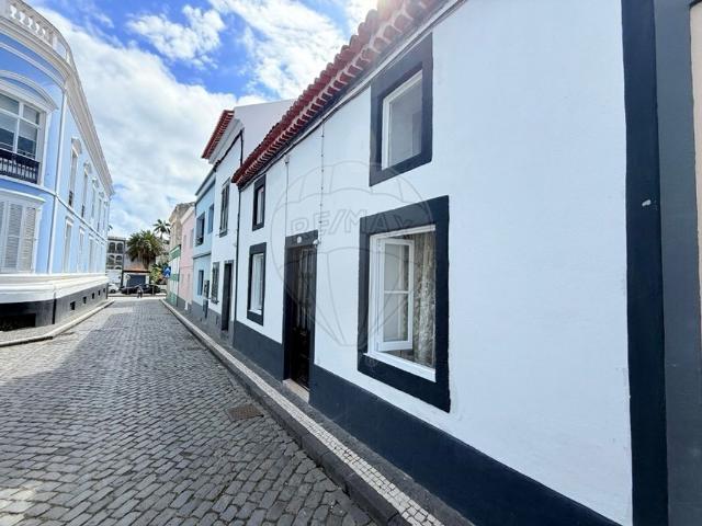 Moradia T3 à venda em Ponta Delgada