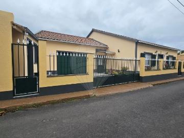 Moradia T3 à venda em Ponta Delgada