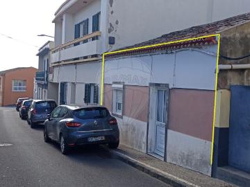 Moradia T3 à venda em Ponta Delgada