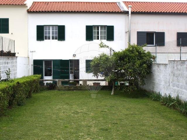 Moradia T3 à venda em Ponta Delgada