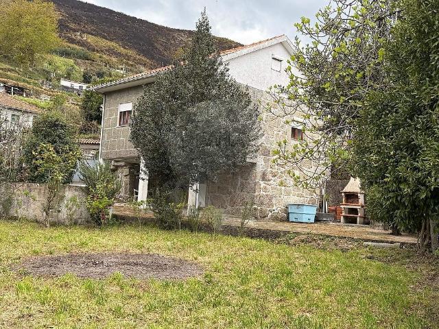 Moradia T3 à venda em Azias, Ponte da Barca RE/MAX Portugal