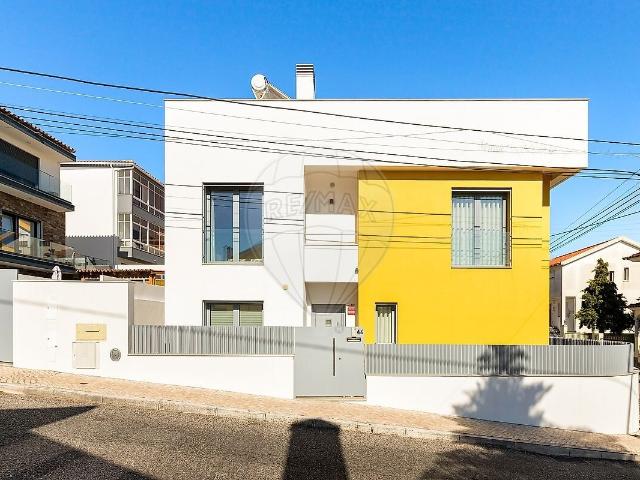 Moradia T3 à venda em Pontinha e Famões, Odivelas RE/MAX Portugal