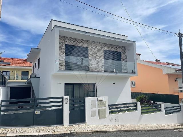 Moradia T3 à venda em Pontinha e Famões, Odivelas RE/MAX Portugal