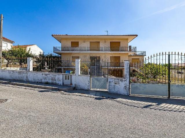 Moradia T3 à venda em Porto de Mós São João Baptista e São Pedro, Porto de Mós RE/MAX Portugal