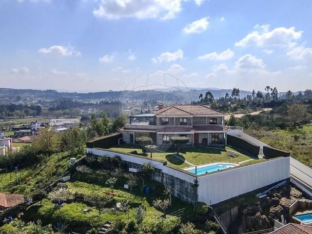 Moradia T3 à venda em Paços de Ferreira
