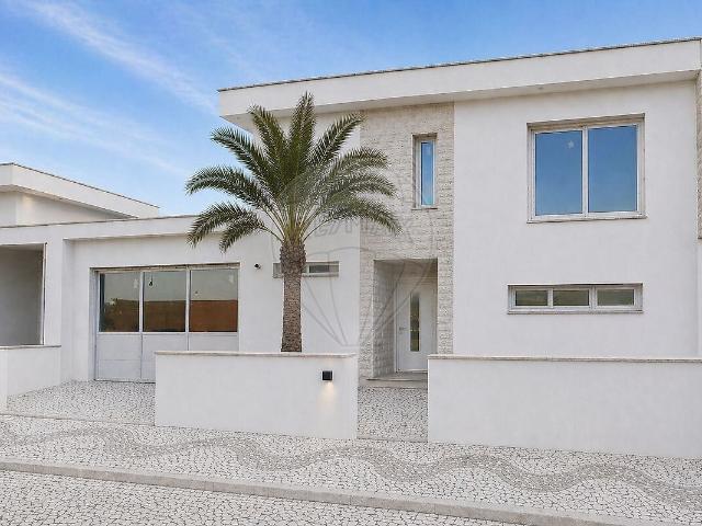 Moradia T3 à venda em Parceiros e Azoia, Leiria RE/MAX Portugal