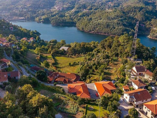 Moradia T3 à venda em Parada do Bouro, Vieira do Minho RE/MAX Portugal