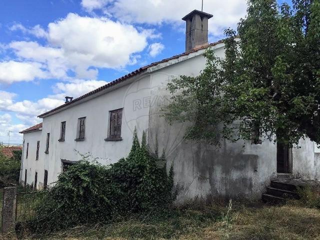 Moradia T3 à venda em Parada e Faílde, Bragança RE/MAX Portugal