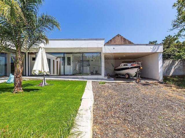 Moradia T3 à venda em Pedreiras, Porto de Mós RE/MAX Portugal