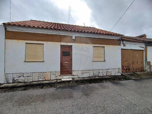 Moradia T3 à venda em Pego, Abrantes RE/MAX Portugal