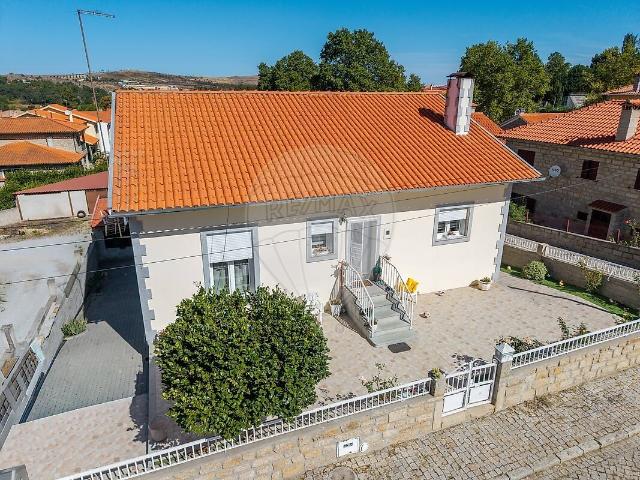 Moradia T3 à venda em Penedono e Granja, Penedono RE/MAX Portugal