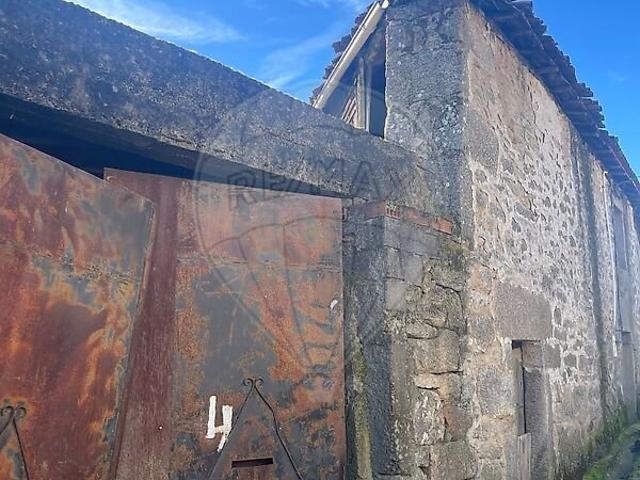 Moradia T3 à venda em Pêra Velha, Aldeia de Nacomba e Ariz, Moimenta da Beira RE/MAX Portugal