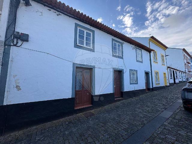 Moradia T3 à venda em Praia da Vitória Santa Cruz, Praia da Vitória RE/MAX Portugal