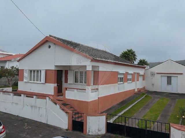 Moradia T3 à venda em Praia da Vitória Santa Cruz, Praia da Vitória RE/MAX Portugal