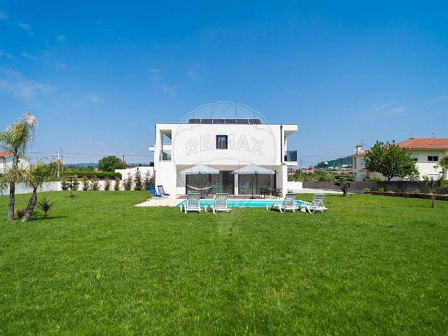 Moradia T3 à venda em Prazins Santo Tirso e Corvite, Guimarães RE/MAX Portugal