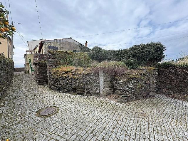 Moradia T3 à venda em Provesende, Gouvães do Douro e São Cristóvão do Douro, Sabrosa RE/MAX Portugal