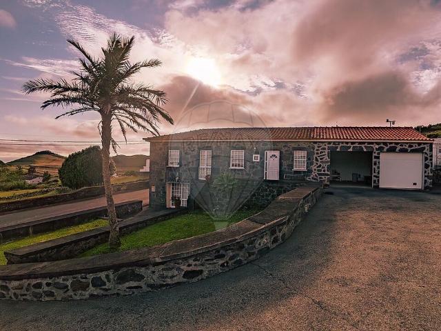 Moradia T3 à venda em Rosais, Velas RE/MAX Portugal