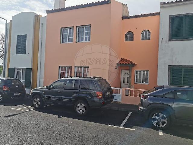 Moradia T3 à venda em Rosto de Cão Livramento, Ponta Delgada RE/MAX Portugal