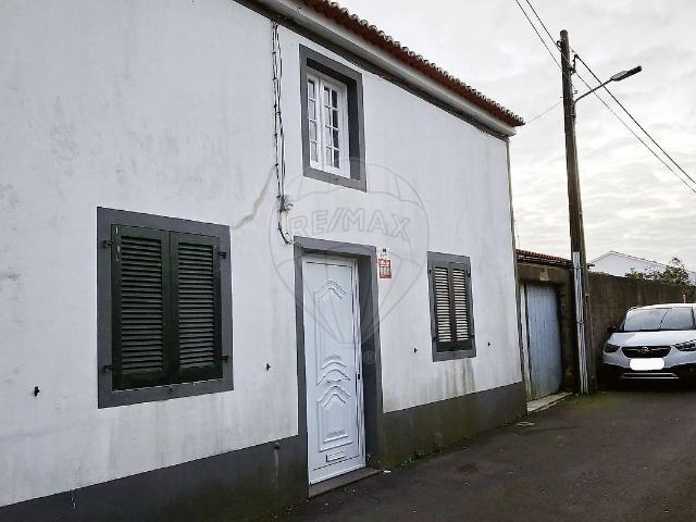 Moradia T3 à venda em Rabo de Peixe, Ribeira Grande RE/MAX Portugal