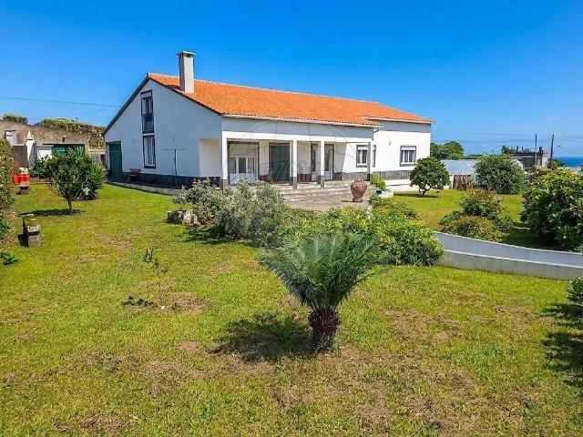 Moradia T3 à venda em Rabo de Peixe, Ribeira Grande RE/MAX Portugal
